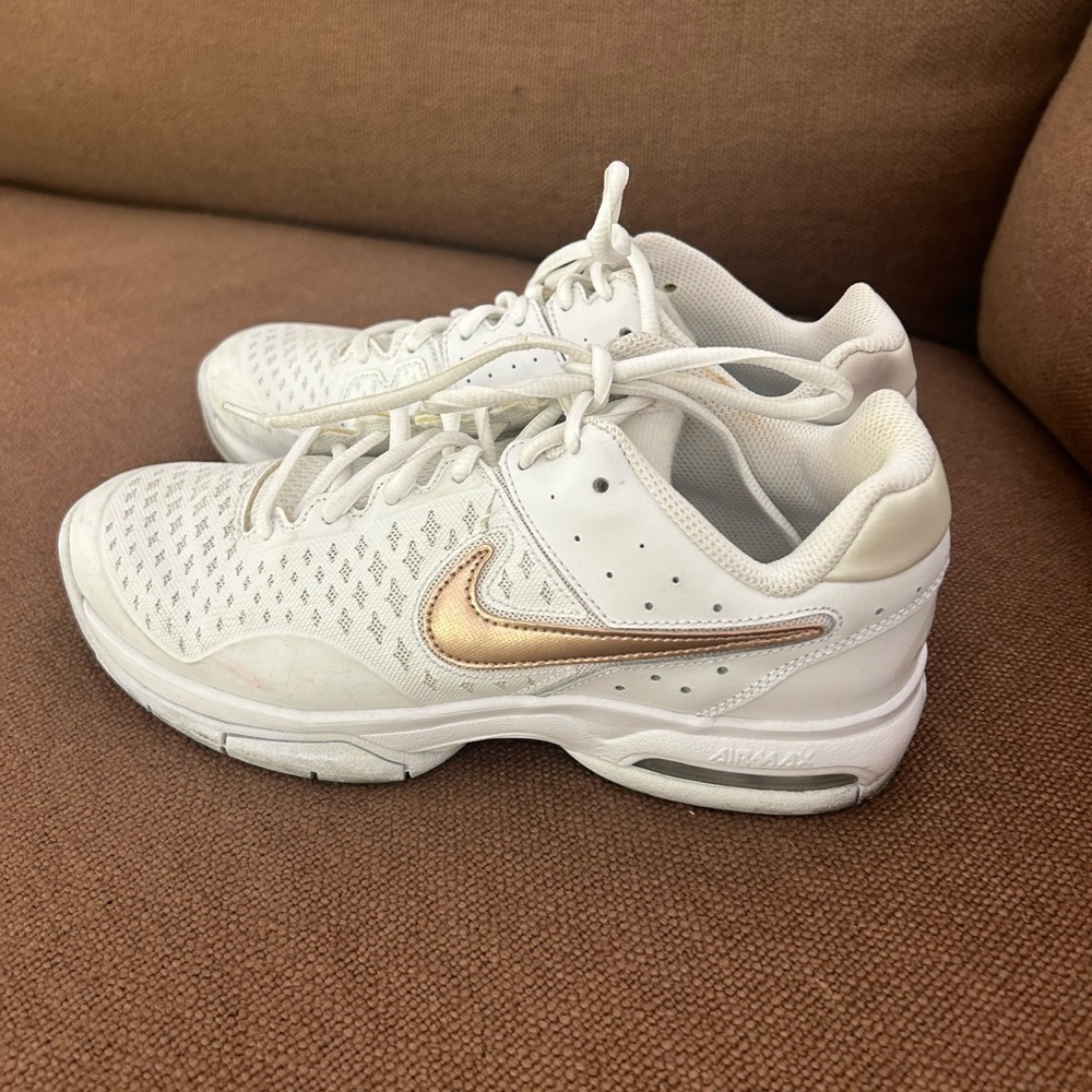 Nike Womens White Bronze Tennis Air Cage Sneakers Shoes US 7 EU 38 UK 4.5